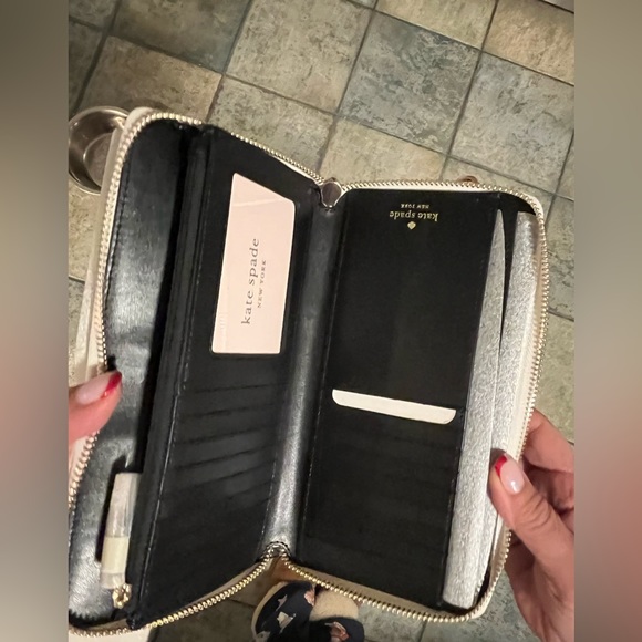 Kate Spade Large Carryall Wristlet - Picture 5 of 8